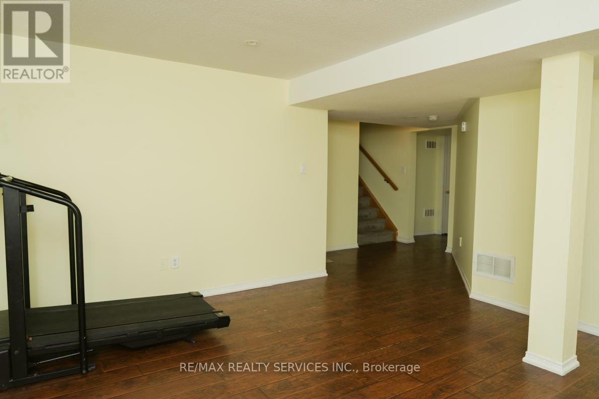 126 Edenbrook Hill Drive, Brampton, Ontario  L7A 2R2 - Photo 5 - W12780478