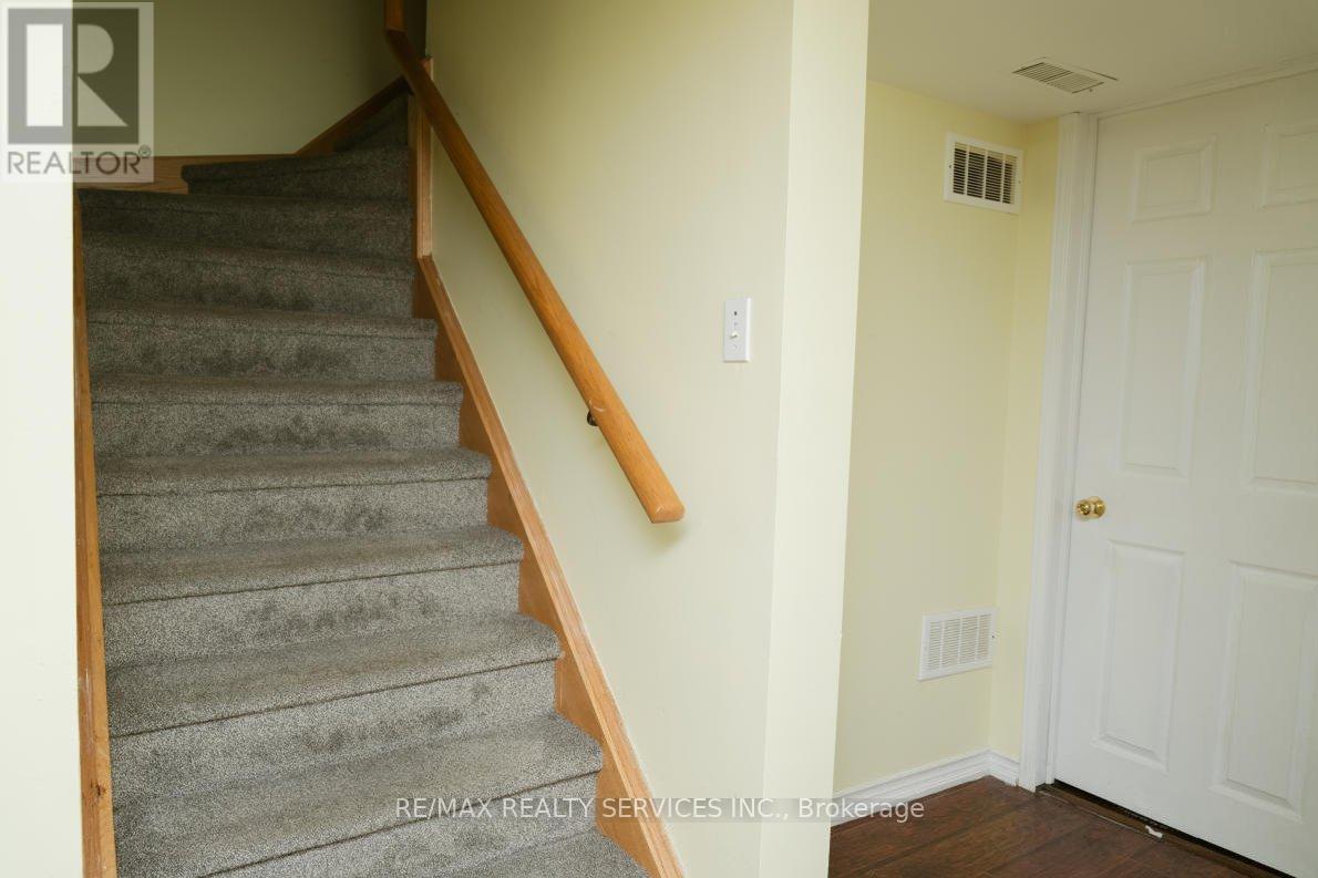 126 Edenbrook Hill Drive, Brampton, Ontario  L7A 2R2 - Photo 6 - W12780478