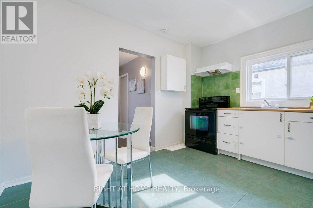 16 Forty Third Street, Toronto, Ontario  M8W 3P6 - Photo 10 - W12780482