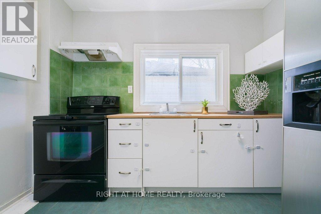 16 Forty Third Street, Toronto, Ontario  M8W 3P6 - Photo 11 - W12780482