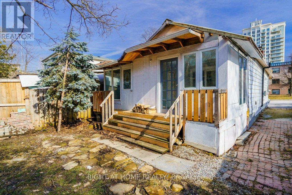 16 Forty Third Street, Toronto, Ontario  M8W 3P6 - Photo 35 - W12780482