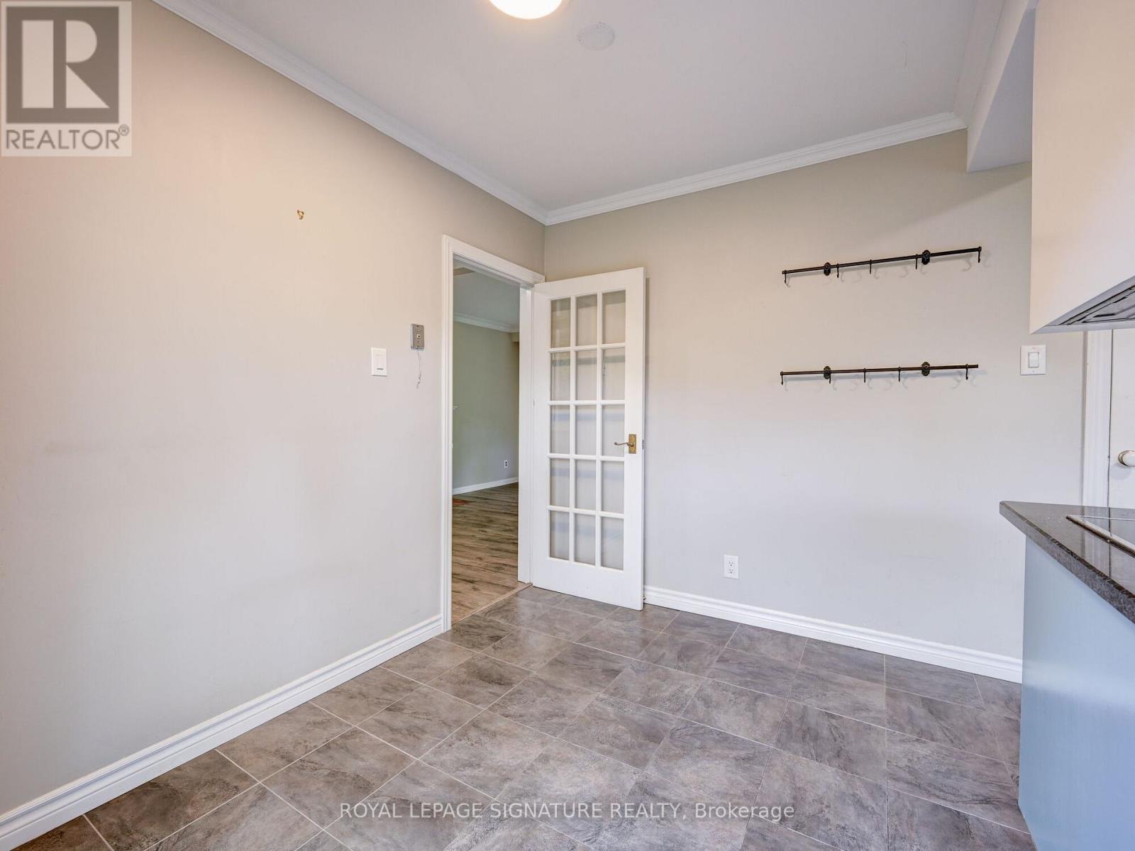 251 Third Line, Oakville, Ontario  L6L 4A2 - Photo 11 - W12780582