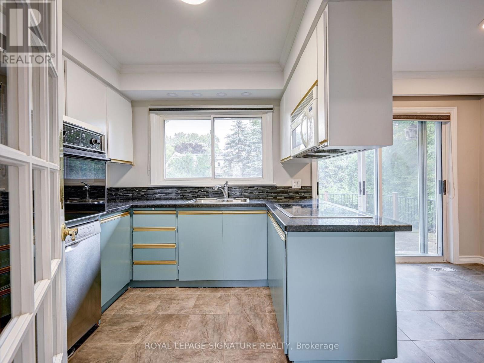 251 Third Line, Oakville, Ontario  L6L 4A2 - Photo 15 - W12780582