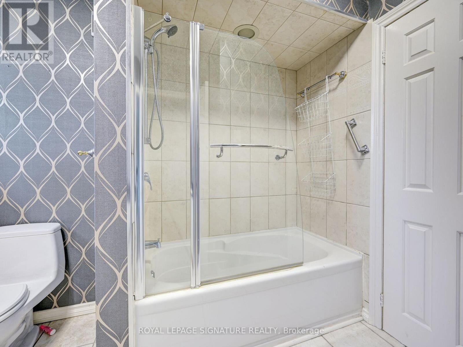 251 Third Line, Oakville, Ontario  L6L 4A2 - Photo 28 - W12780582