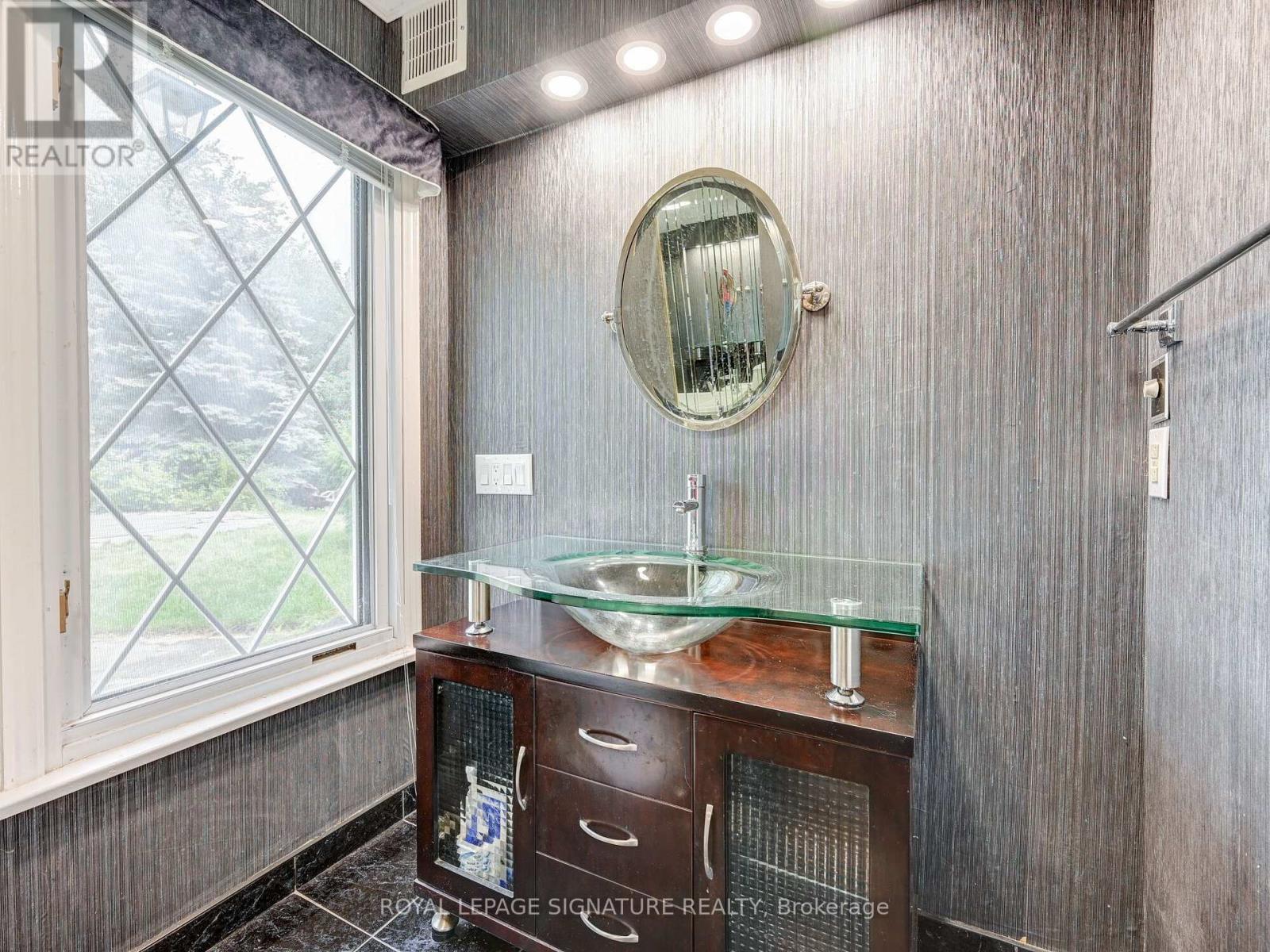 251 Third Line, Oakville, Ontario  L6L 4A2 - Photo 38 - W12780582