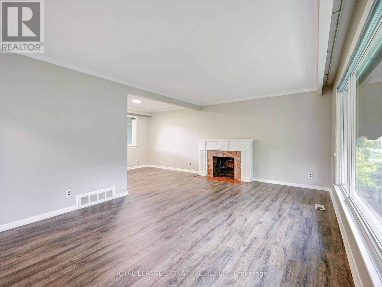 251 Third Line, Oakville, Ontario  L6L 4A2 - Photo 7 - W12780582