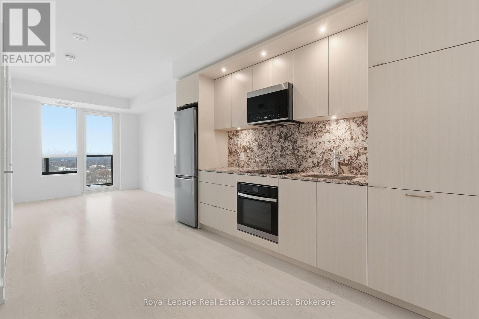 1515 - 60 Central Park Roadway, Toronto, Ontario  M9A 3K1 - Photo 1 - W12780604