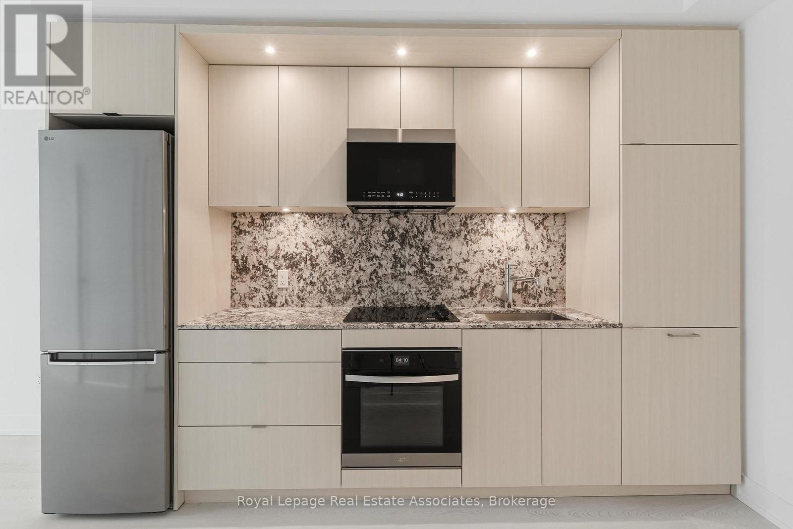 1515 - 60 Central Park Roadway, Toronto, Ontario  M9A 3K1 - Photo 2 - W12780604