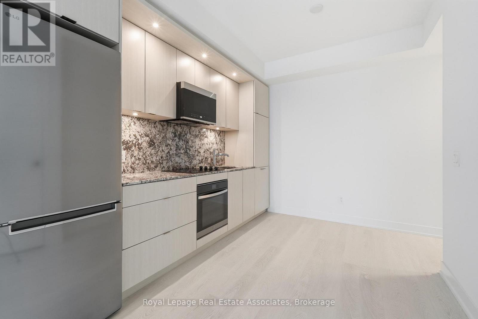 1515 - 60 Central Park Roadway, Toronto, Ontario  M9A 3K1 - Photo 3 - W12780604