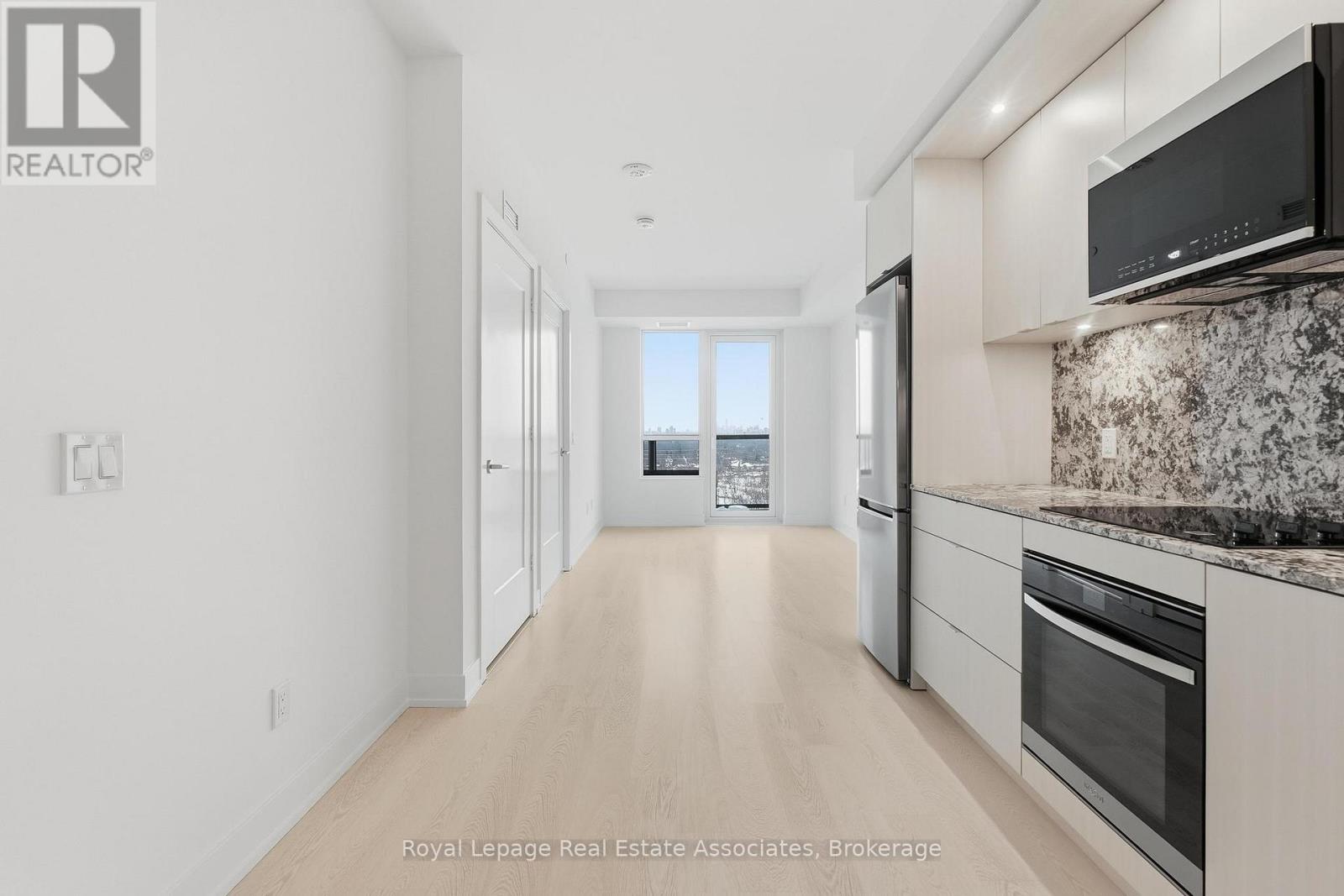 1515 - 60 Central Park Roadway, Toronto, Ontario  M9A 3K1 - Photo 4 - W12780604