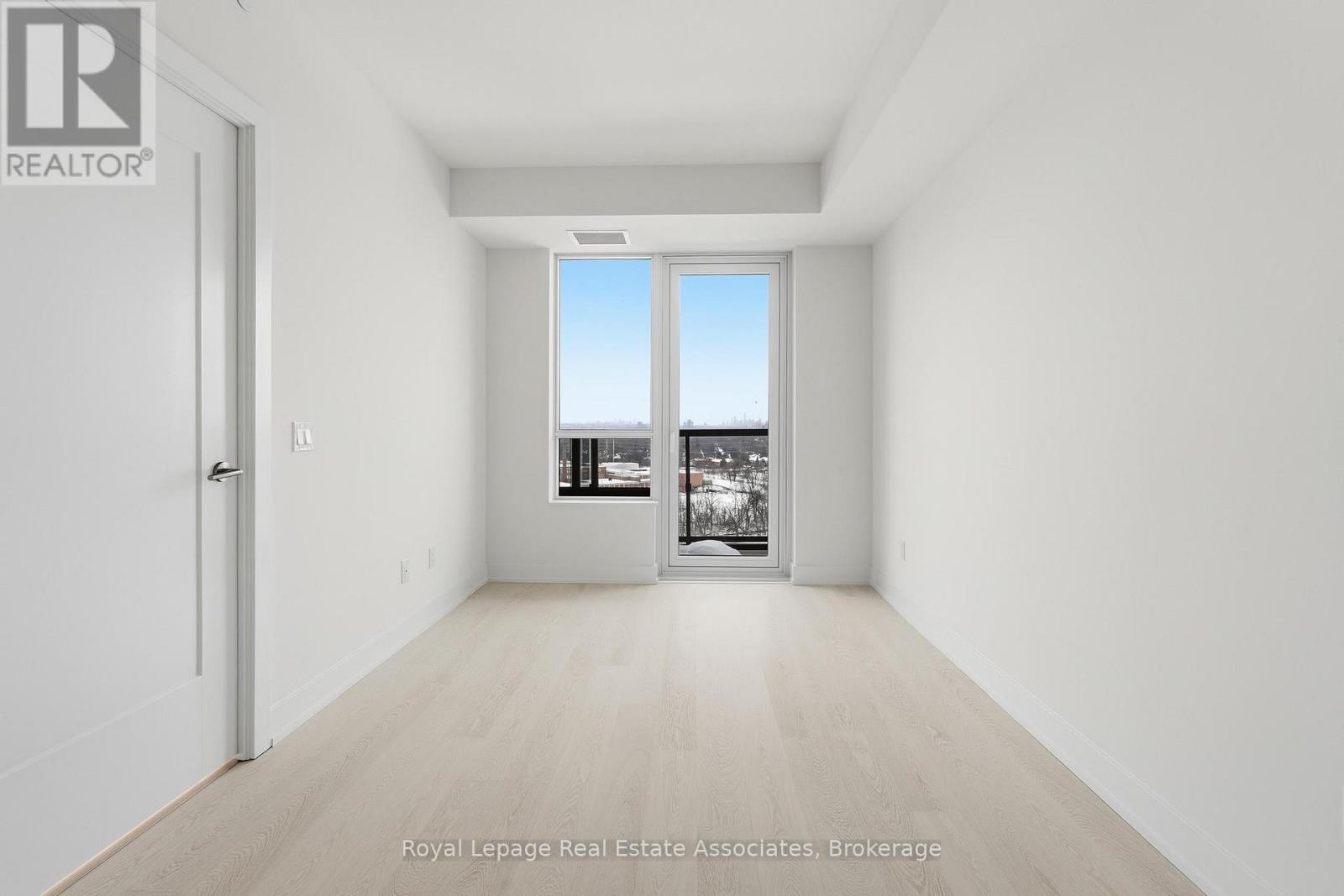 1515 - 60 Central Park Roadway, Toronto, Ontario  M9A 3K1 - Photo 5 - W12780604