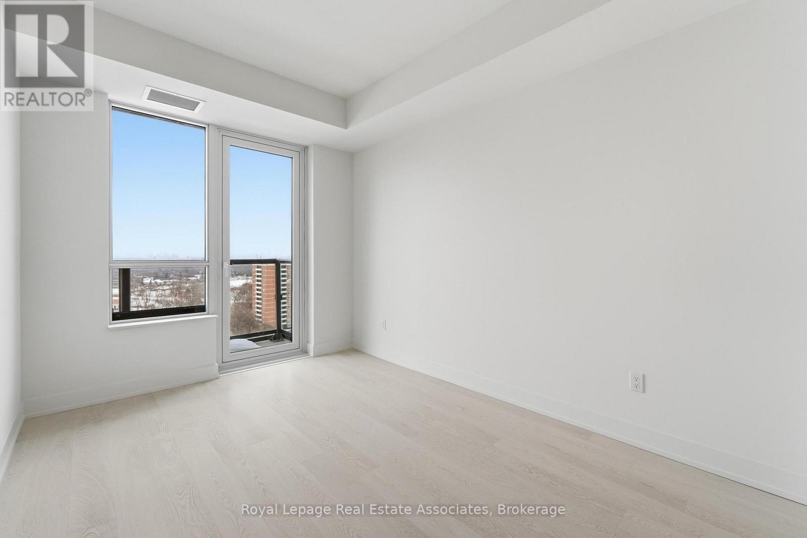 1515 - 60 Central Park Roadway, Toronto, Ontario  M9A 3K1 - Photo 6 - W12780604