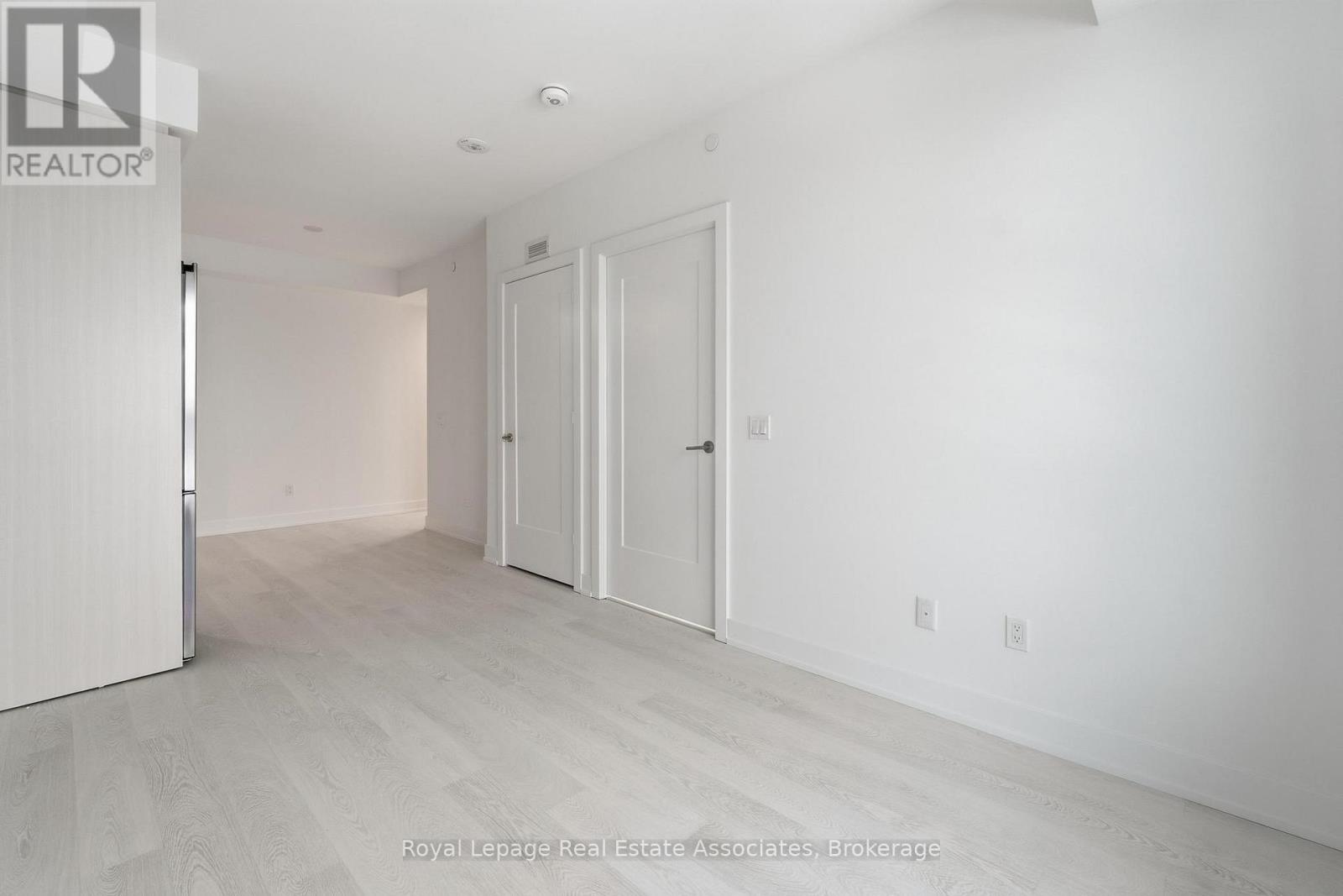 1515 - 60 Central Park Roadway, Toronto, Ontario  M9A 3K1 - Photo 8 - W12780604