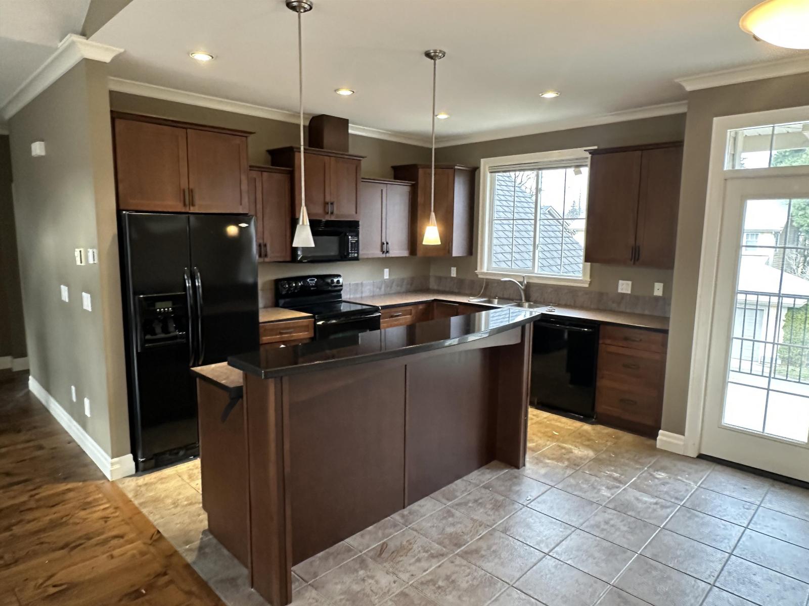 5895 Garrison Boulevard, Garrison Crossing, Chilliwack, British Columbia  V2R 5X8 - Photo 2 - R3087685