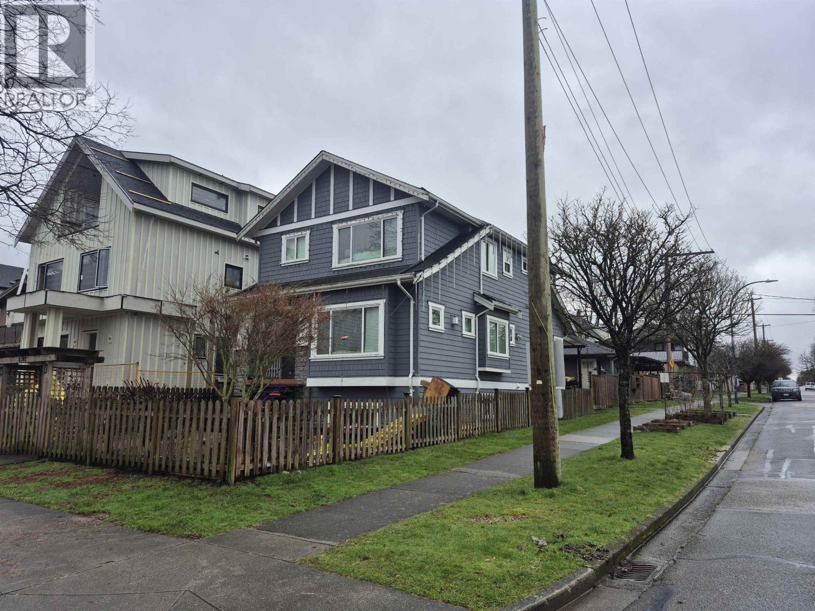2702 Kitchener Street, Vancouver, British Columbia  V5K 3E1 - Photo 2 - R3088474