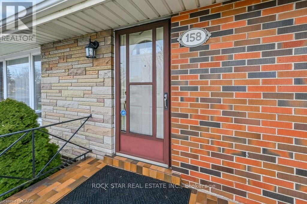 158 Fennell Avenue E, Hamilton, Ontario  L9A 1S3 - Photo 3 - X12780570