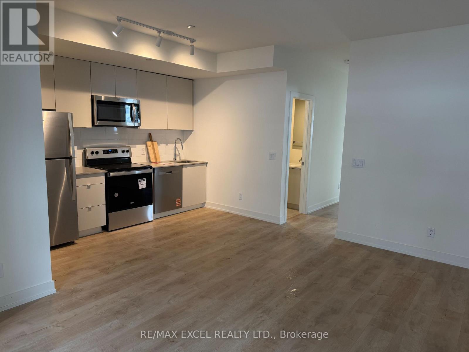 16 Melbourne Avenue, St. Catharines, Ontario  L2P 3J8 - Photo 3 - X12780600