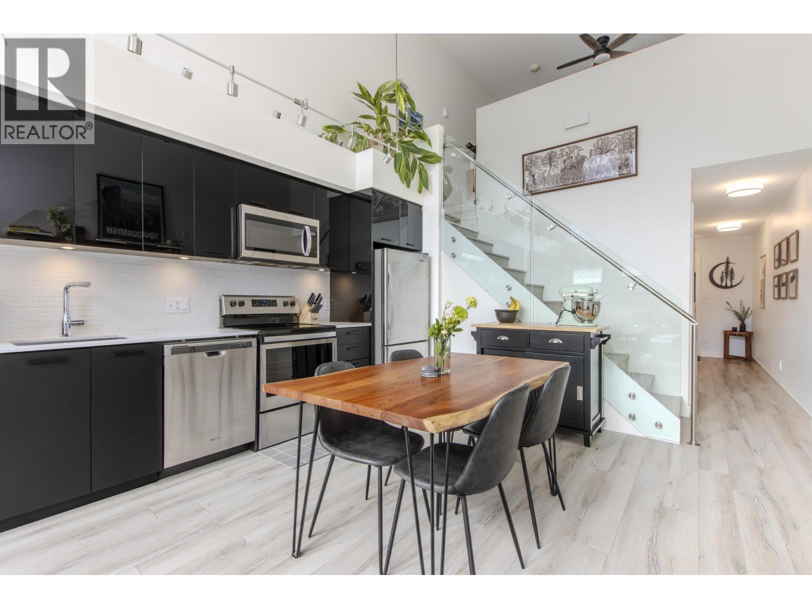 610 38013 Third Avenue, Squamish, British Columbia  V8B 0Z8 - Photo 2 - R3088984