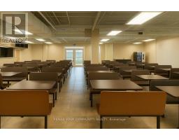 28 VANLEY CRESCENT, Toronto, Ontario