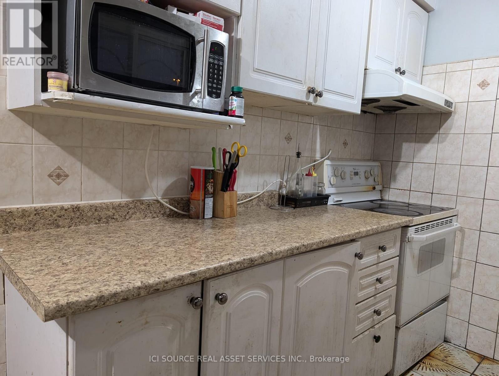 7053 Harwick Drive, Mississauga, Ontario  L4T 3A3 - Photo 13 - W12752046