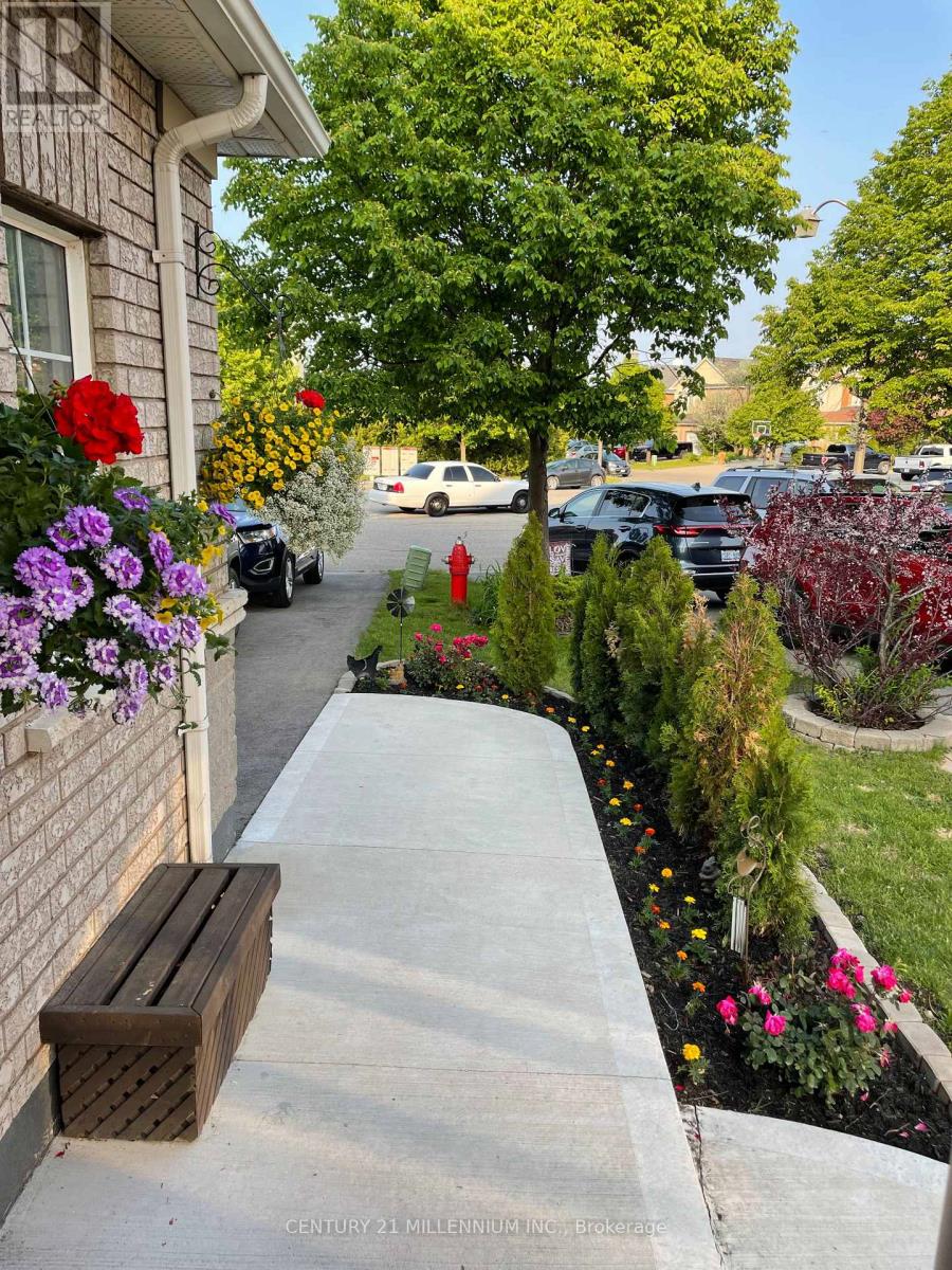 36 Hesketh Court W, Caledon, Ontario  L7C 1C6 - Photo 3 - W12780590