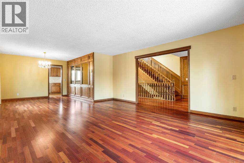 39 Coach Gate Way Sw, Calgary, Alberta  T3H 1L7 - Photo 5 - A2284475