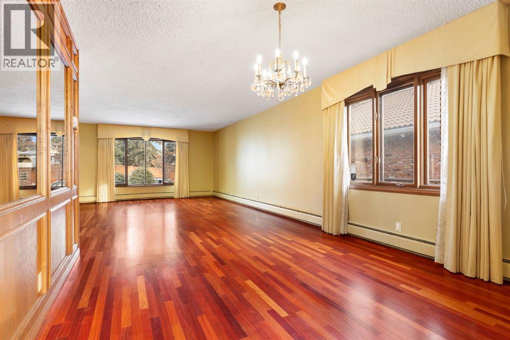 39 Coach Gate Way Sw, Calgary, Alberta  T3H 1L7 - Photo 7 - A2284475