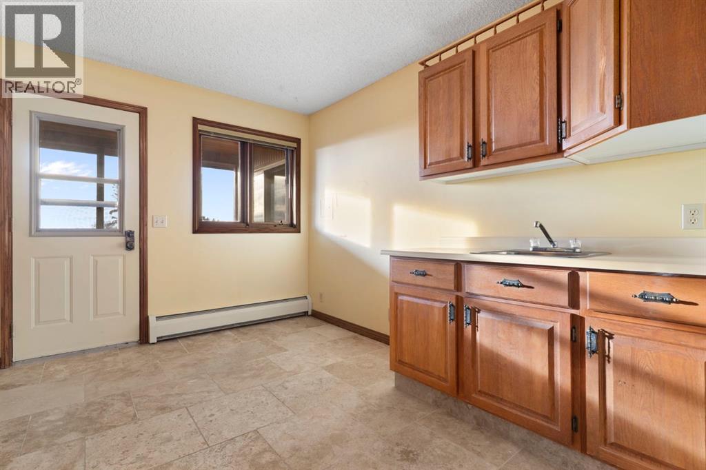 39 Coach Gate Way Sw, Calgary, Alberta  T3H 1L7 - Photo 13 - A2284475