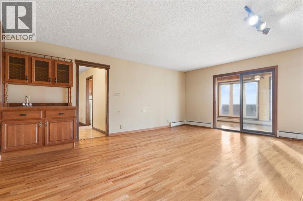 39 Coach Gate Way Sw, Calgary, Alberta  T3H 1L7 - Photo 17 - A2284475