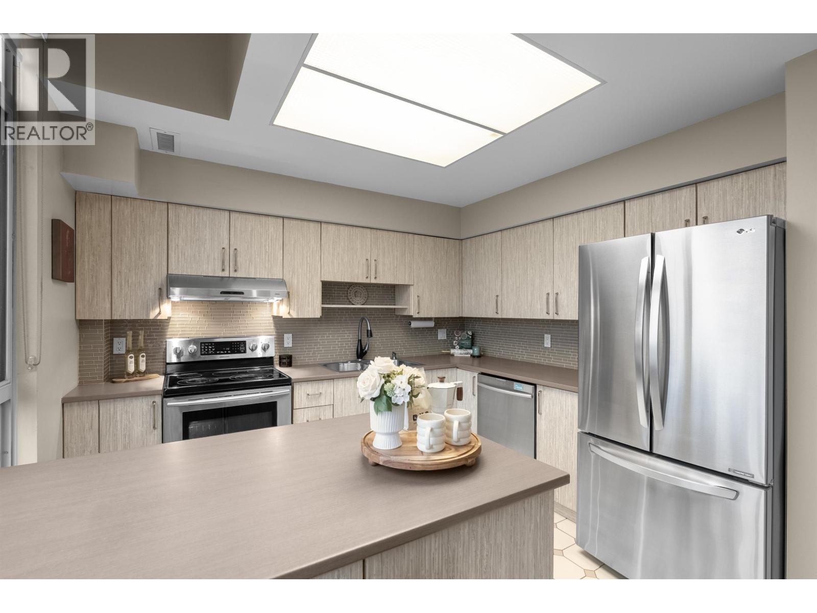 2401 6888 Station Hill Drive, Burnaby, British Columbia  V3N 4X5 - Photo 8 - R3087381