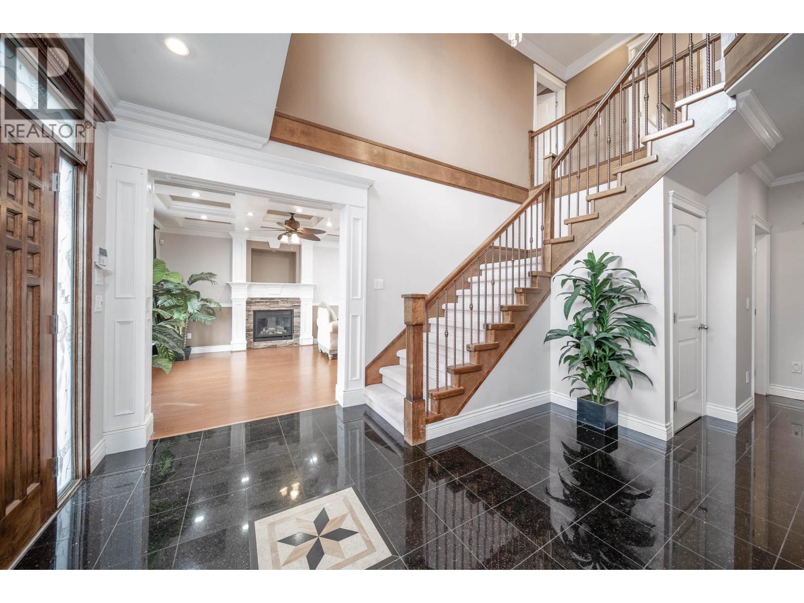 6391 Neville Street, Burnaby, British Columbia  V5E 1A5 - Photo 3 - R3078706