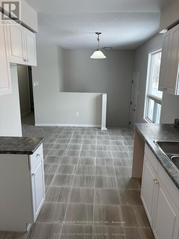 331 Simpson Crescent, London East, Ontario  N5V 5E1 - Photo 2 - X12780674