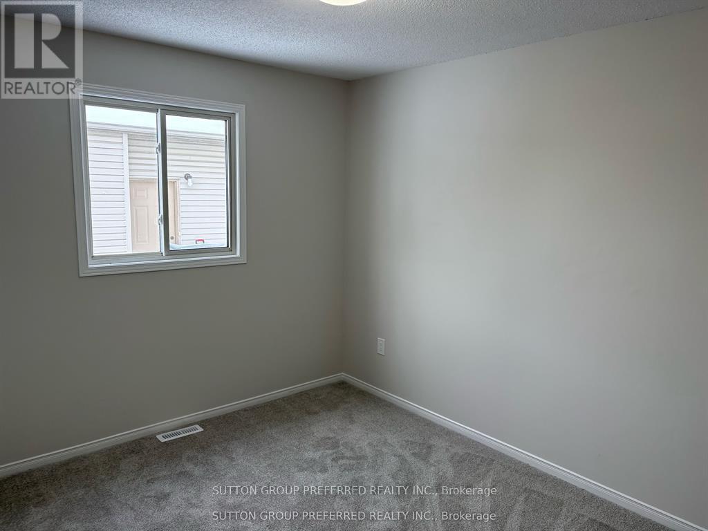 331 Simpson Crescent, London East, Ontario  N5V 5E1 - Photo 4 - X12780674