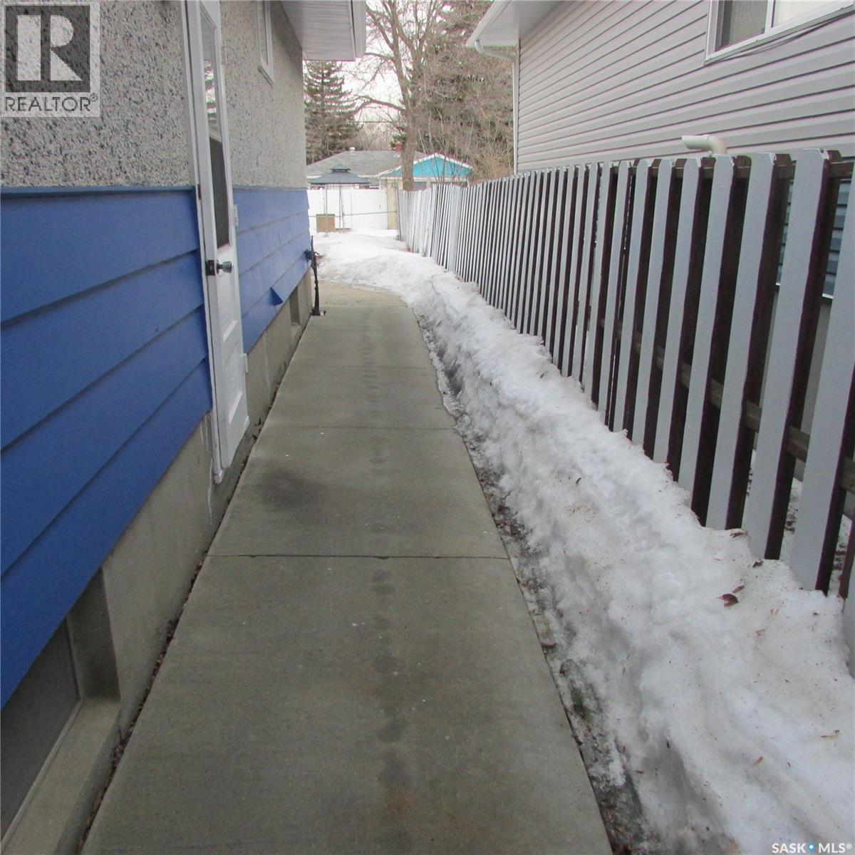 139 Smith Street N, Regina, Saskatchewan  S4R 3B3 - Photo 3 - SK028379