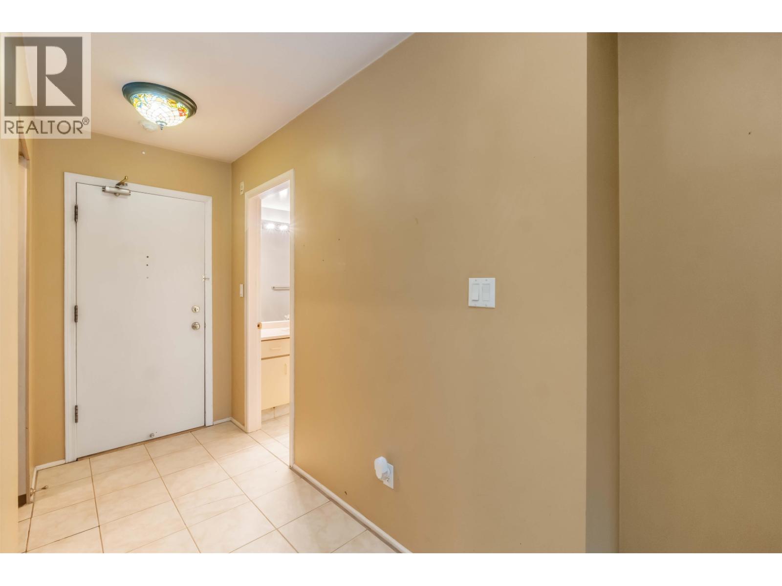 203 22222 119 Avenue, Maple Ridge, British Columbia  V2X 2Y9 - Photo 2 - R3089021