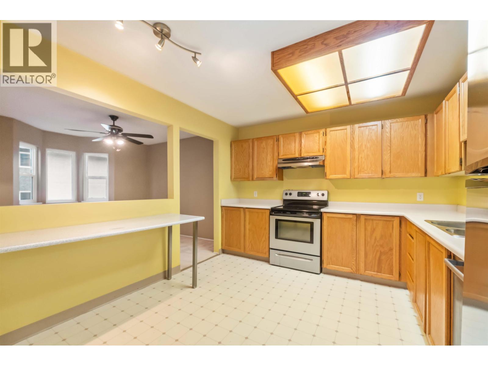 203 22222 119 Avenue, Maple Ridge, British Columbia  V2X 2Y9 - Photo 3 - R3089021