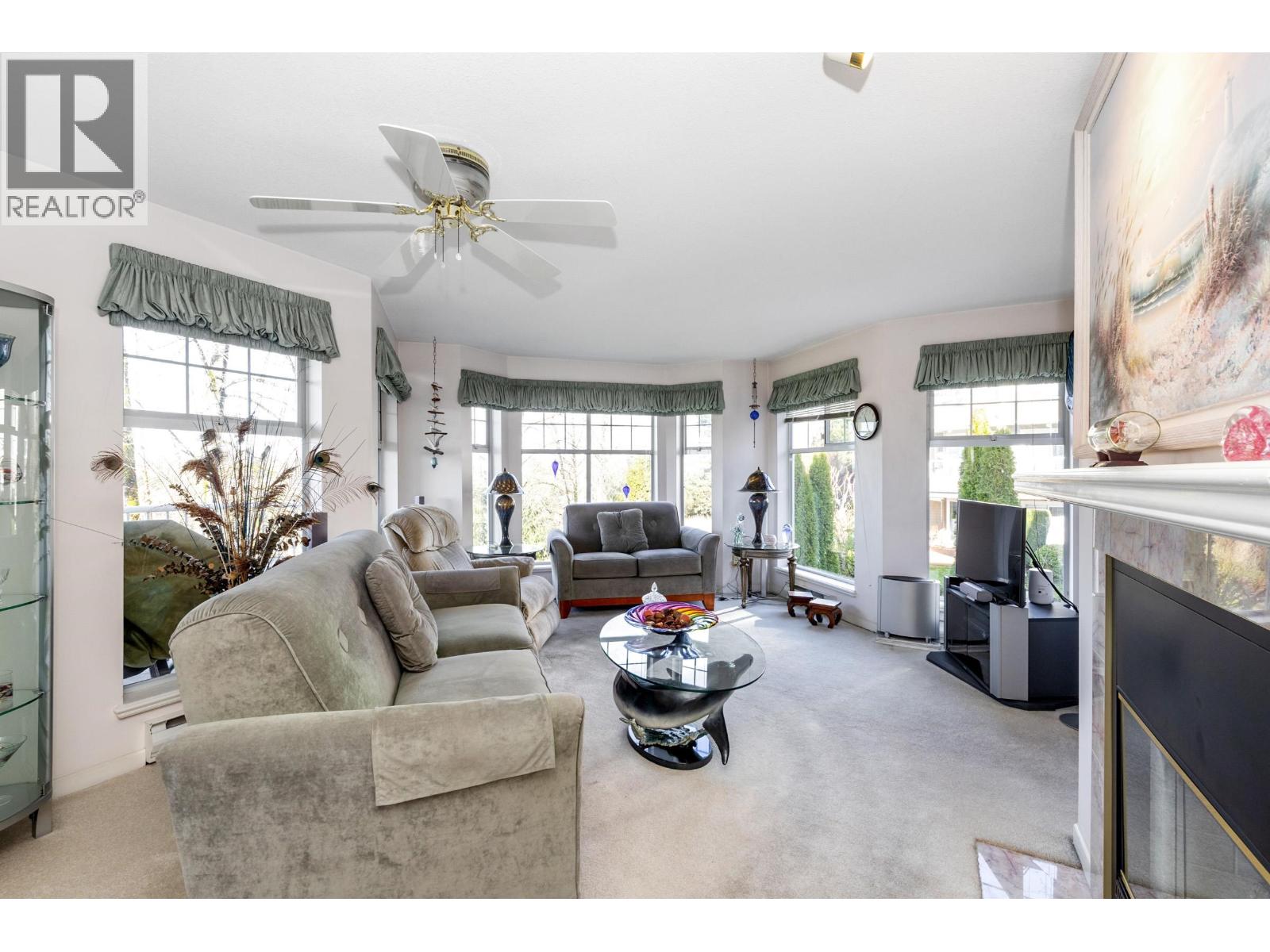 207 11601 227 Street, Maple Ridge, British Columbia  V2X 0J7 - Photo 2 - R3089025