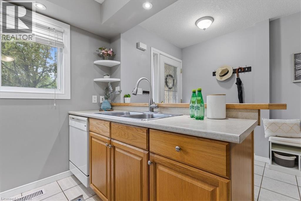 211 Veronica Drive Unit# 26, Kitchener, Ontario  N2A 2R8 - Photo 7 - 40804590