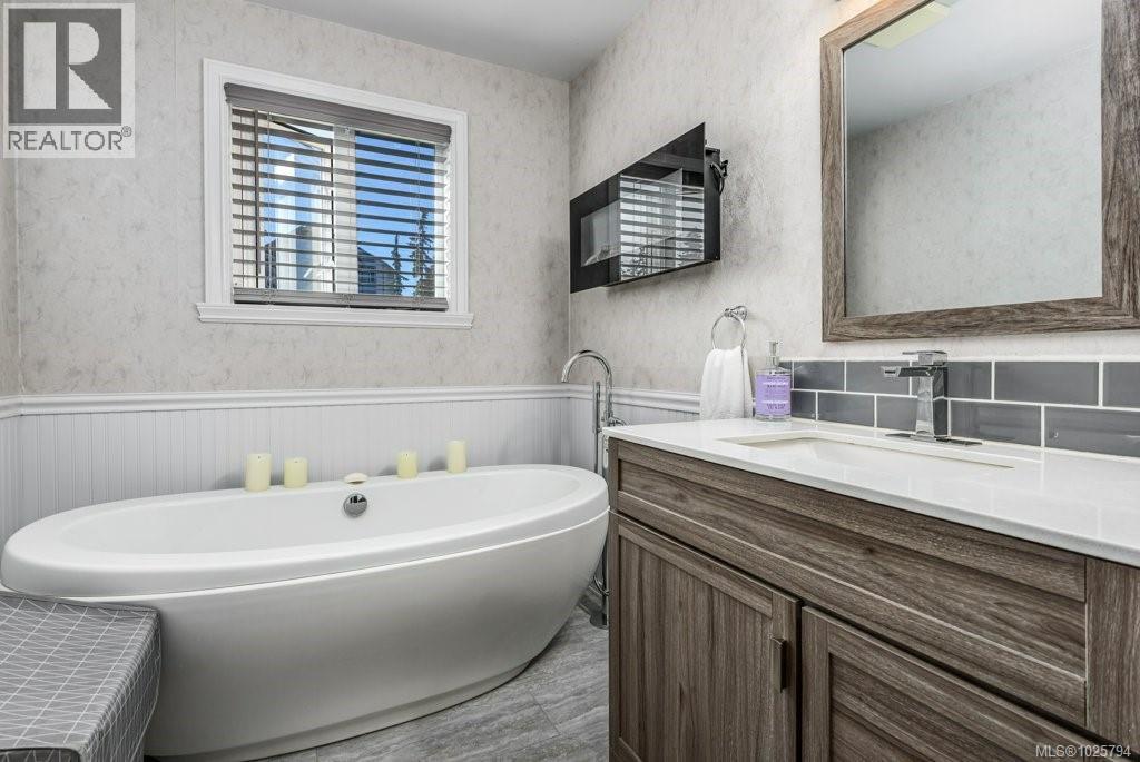 D 828 Washington Way, Courtenay, British Columbia  V9J 1L0 - Photo 29 - 1025794