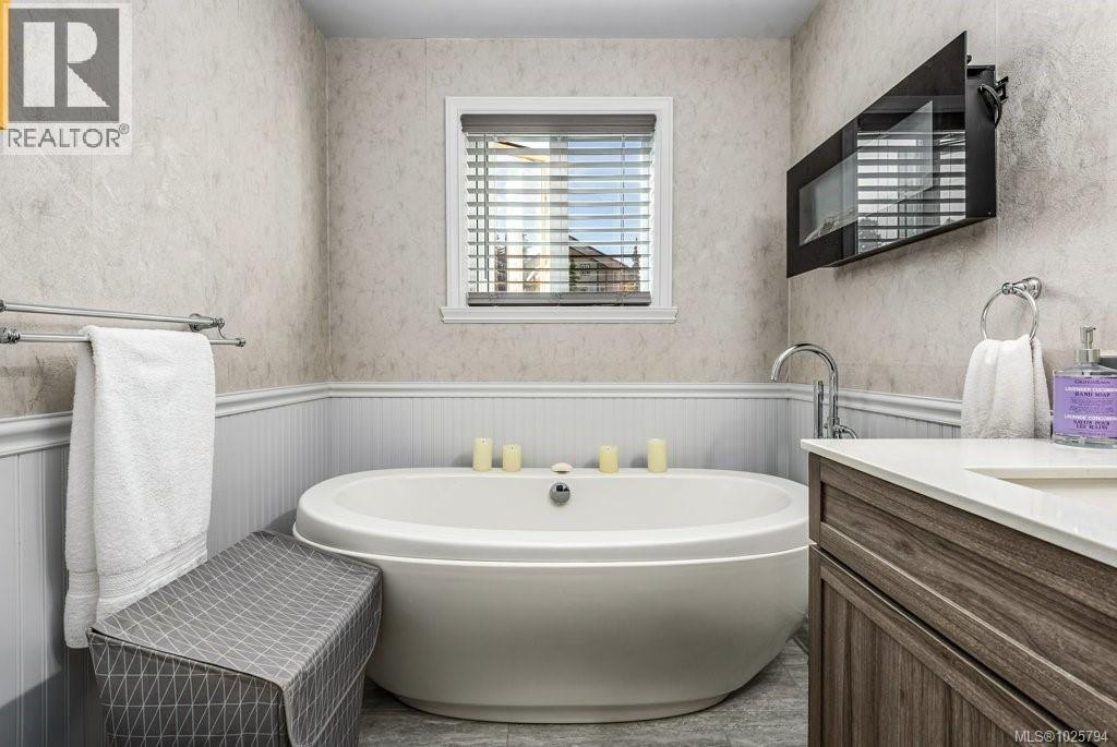 D 828 Washington Way, Courtenay, British Columbia  V9J 1L0 - Photo 30 - 1025794