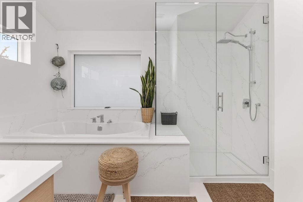 502 Spyglass Place, Gibsons, British Columbia  V0N 1V9 - Photo 17 - R3089056