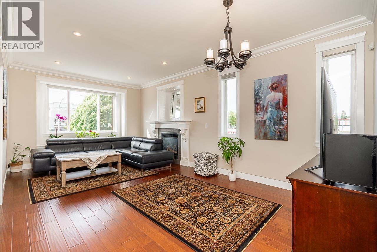 7568 19th Avenue, Burnaby, British Columbia  V3N 1E6 - Photo 4 - R3089064