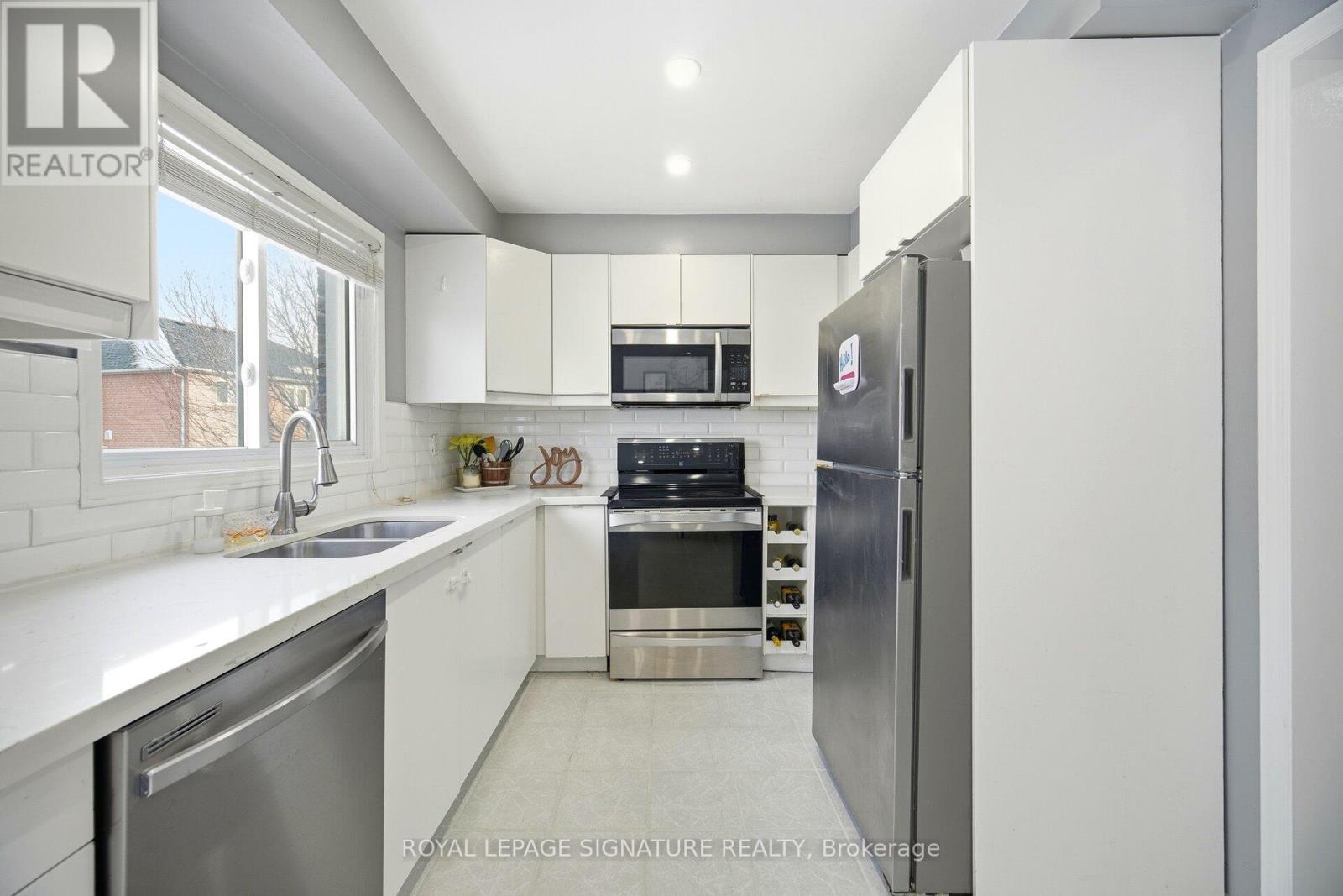 21 Palmolive Street, Brampton, Ontario  L6R 1P5 - Photo 9 - W12780606