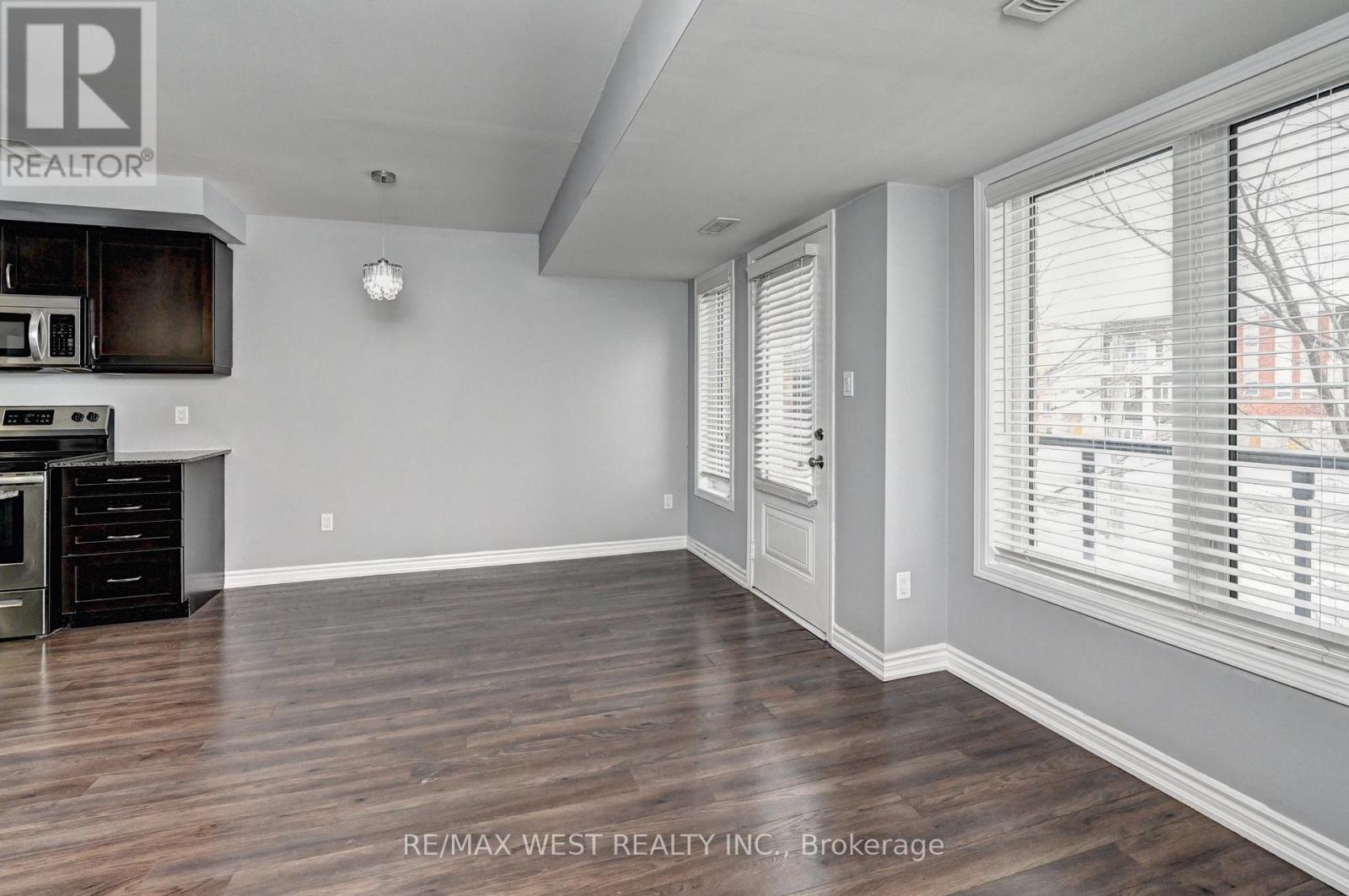 118 Daylily Lane, Kitchener, Ontario  N2R 0L7 - Photo 14 - X12780620