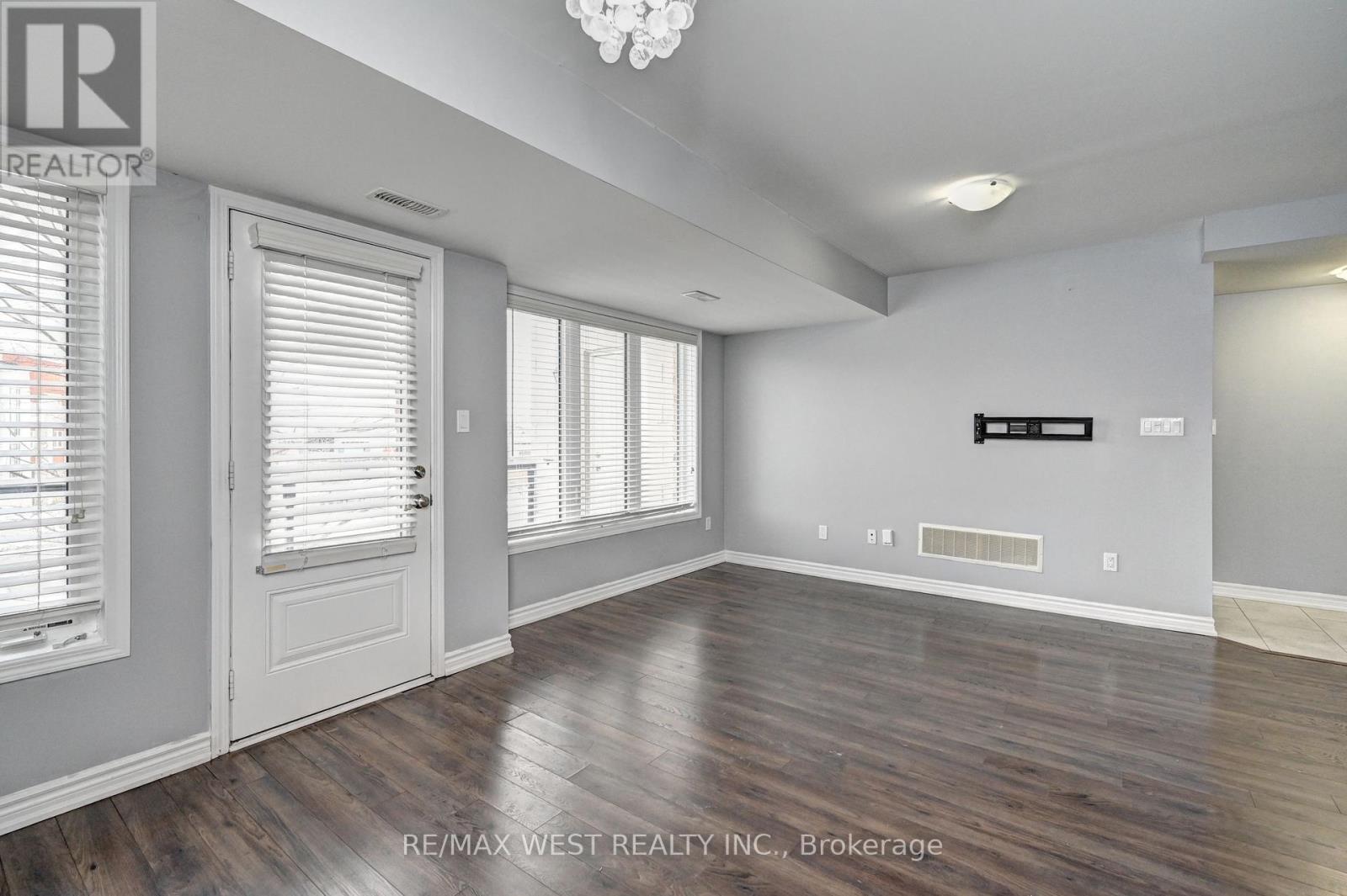 118 Daylily Lane, Kitchener, Ontario  N2R 0L7 - Photo 16 - X12780620