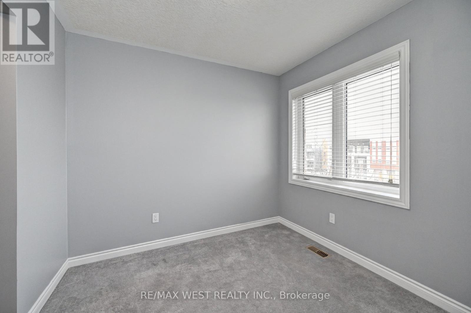 118 Daylily Lane, Kitchener, Ontario  N2R 0L7 - Photo 32 - X12780620