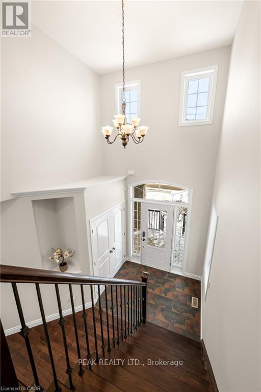 279 Zeller Drive, Kitchener, Ontario  N2A 0B2 - Photo 5 - X12780624