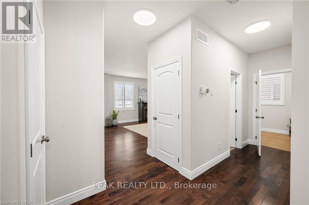 279 Zeller Drive, Kitchener, Ontario  N2A 0B2 - Photo 6 - X12780624