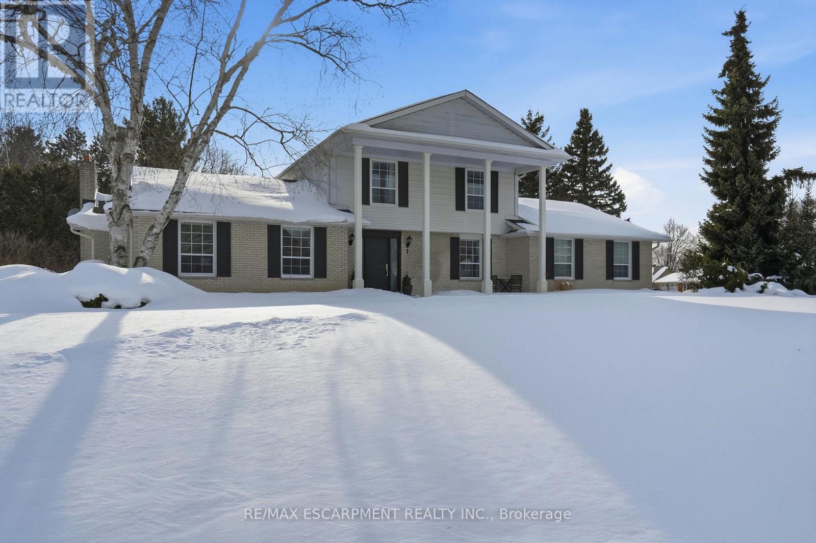 1 ACREDALE DRIVE, Hamilton, Ontario