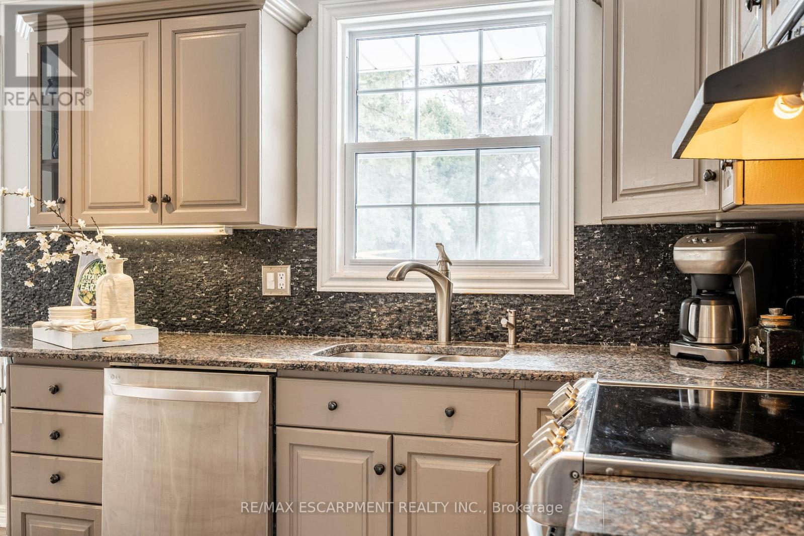 1 Acredale Drive, Hamilton, Ontario  L0R 1H2 - Photo 21 - X12780680